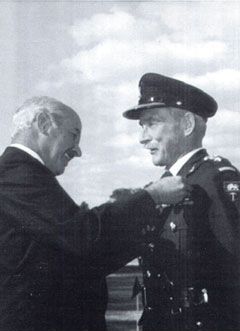 Lieutenant Colonel AHG Munro D Sigs 1973-76 receiving the Defence Force Medal