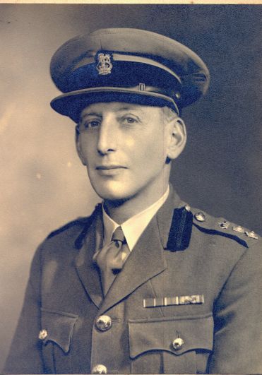 Fig4 Colonel Schonland as Director the Army Operational Research Group in 1942.